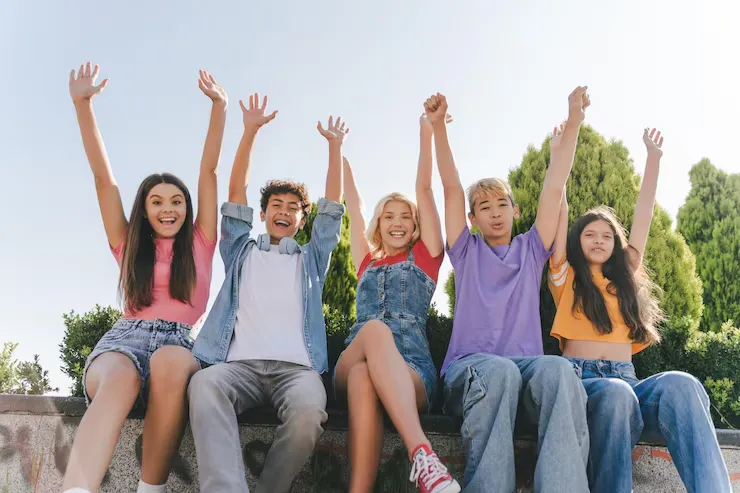 Adolescentes estudando idiomas